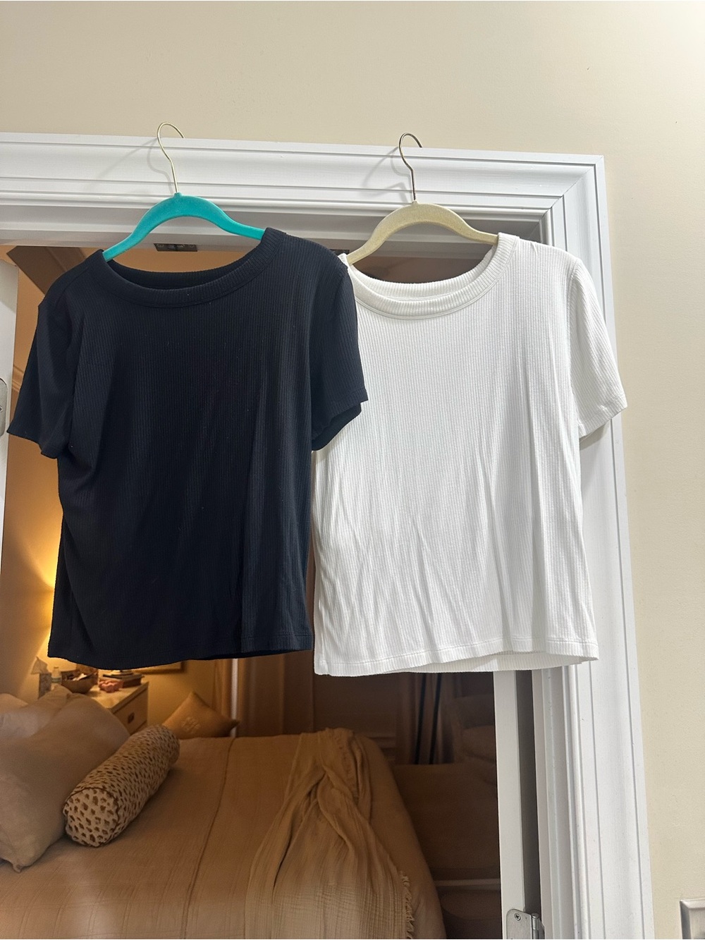 Set of 2 Lou & Grey Women's Ribbed Short Sleeve Tee/shelf bra - Black and White